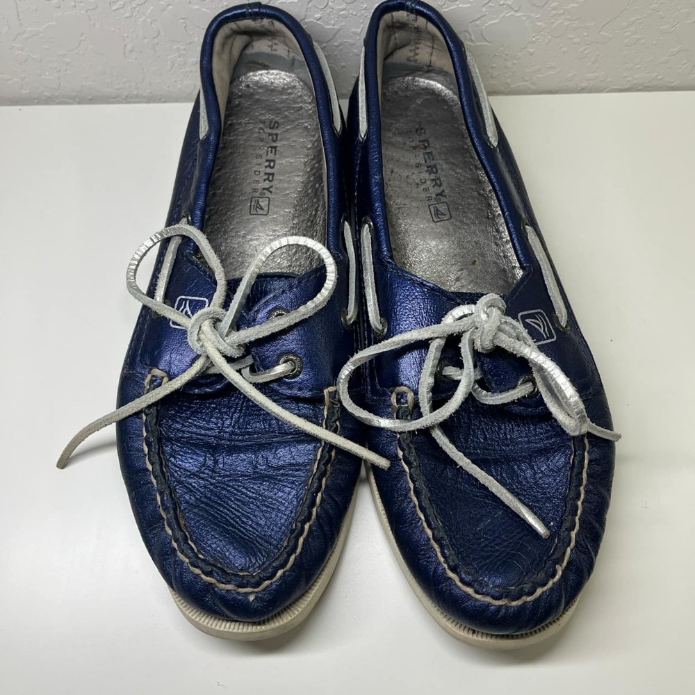 Sperry metal blue